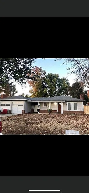 1020 Cedar Pl photo 1