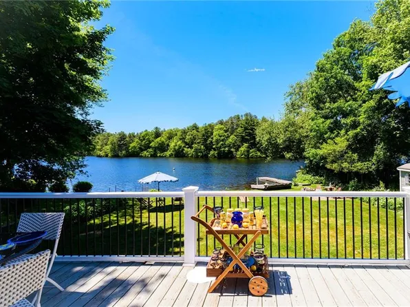 31 Sunset Dr, Hope Valley, RI 02832