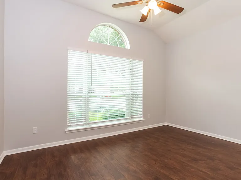 8215 Point Pendleton Dr — Photo 14