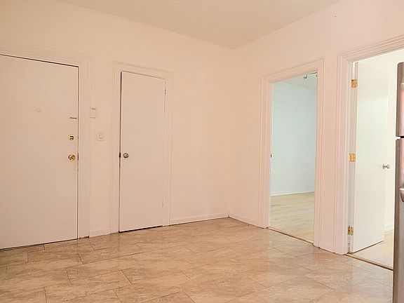 3rd image of 172 Tompkins Ave #2R