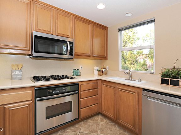 4th image of 286 N Madison Ave Unit 413
