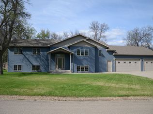 6624 17th Ave NW, Minot, ND 58703