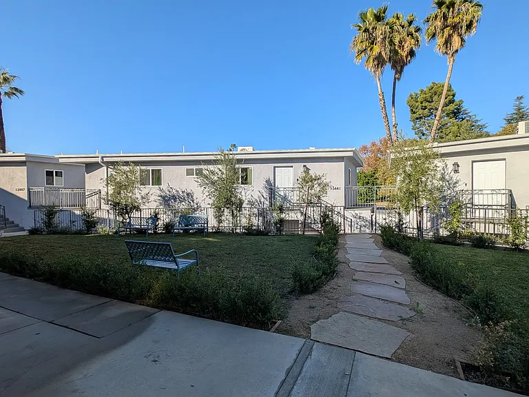 13435 Moorpark St — Photo 7