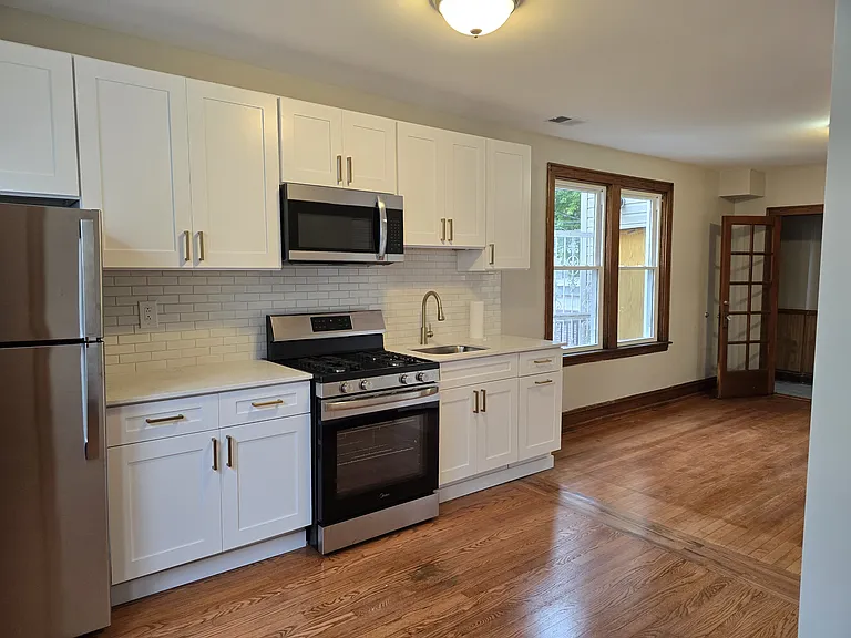 4852 S Wood St #2R — Photo 4