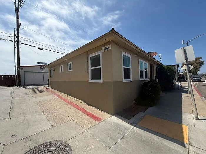721 El Carmel Pl — Photo 8