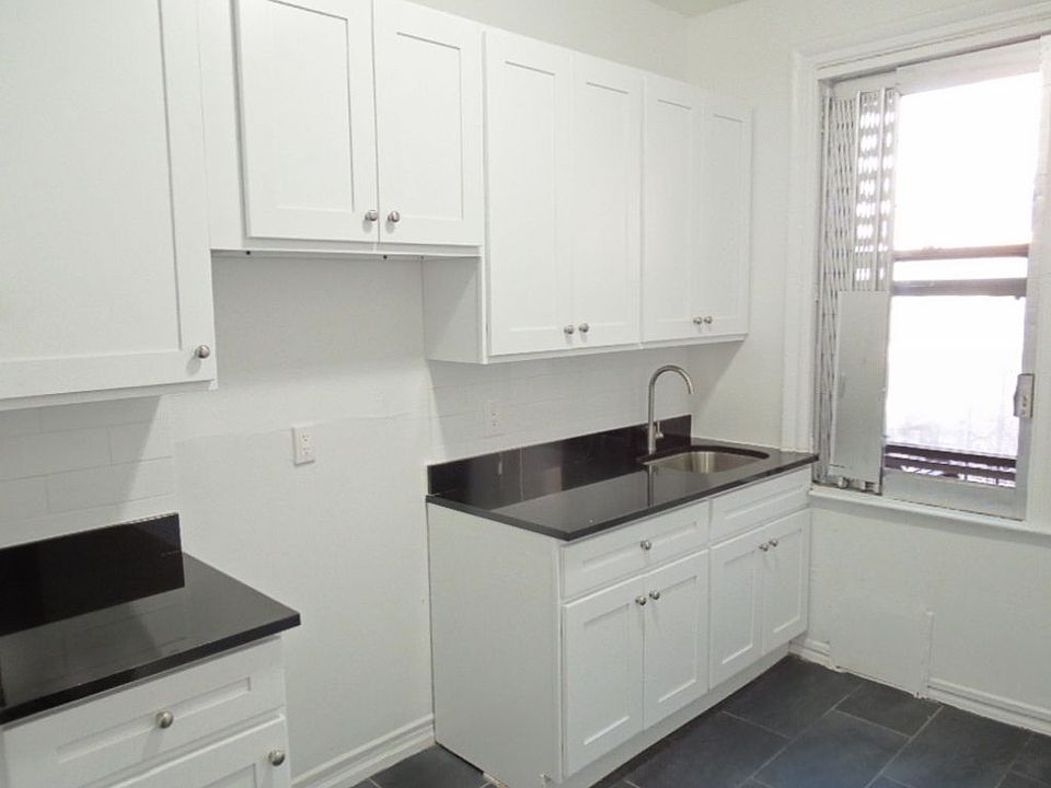 1st image of 392 Saint Johns Pl APT 3J