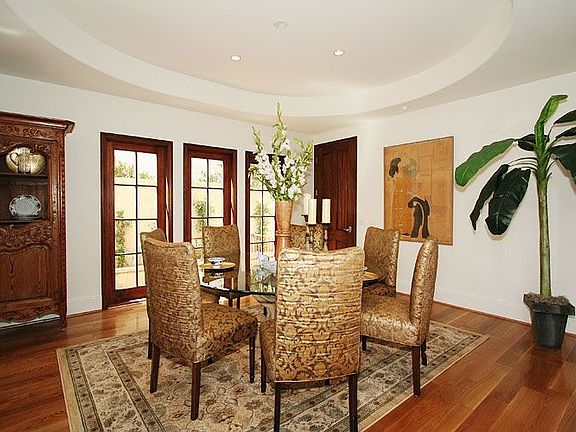 5th image of 411 Lincoln Blvd