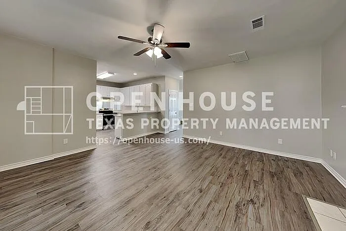 2129 Carrington Ave — Photo 6