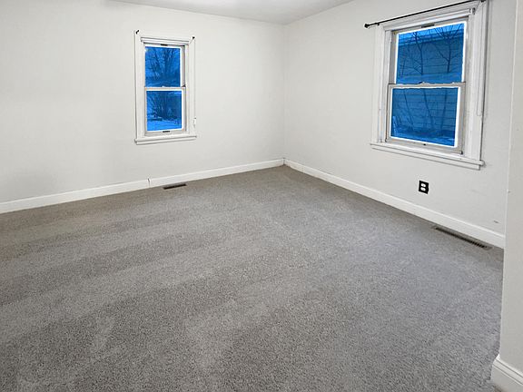 5th image of 939 Juno Ave