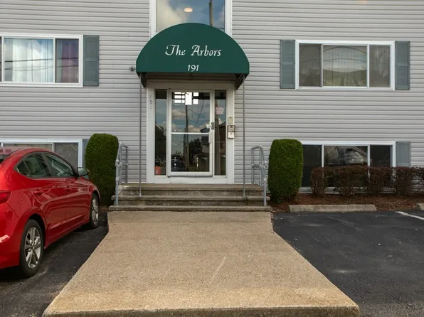 191 Glasgow St APT 1, Fall River, MA 02721