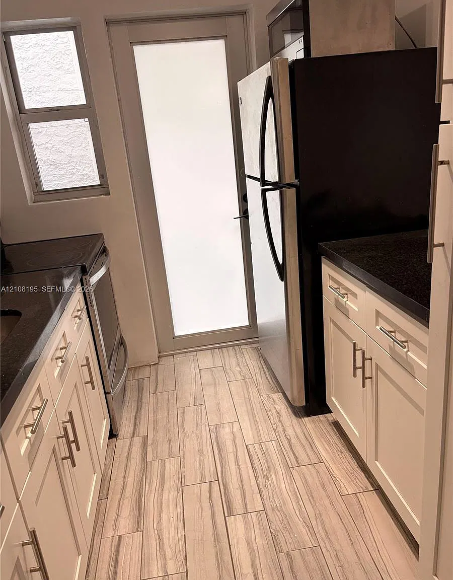 641 Espanola Way — Photo 3