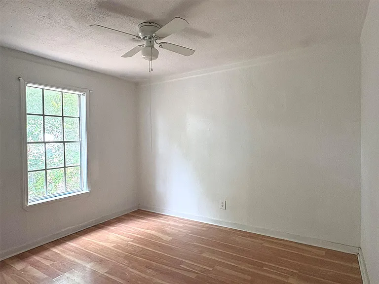 1184 1/2 Sol Wilson Ave — Photo 16