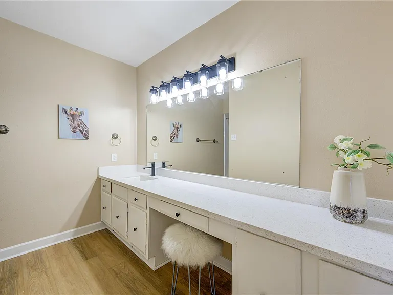 351 N Post Oak Ln #805 — Photo 17