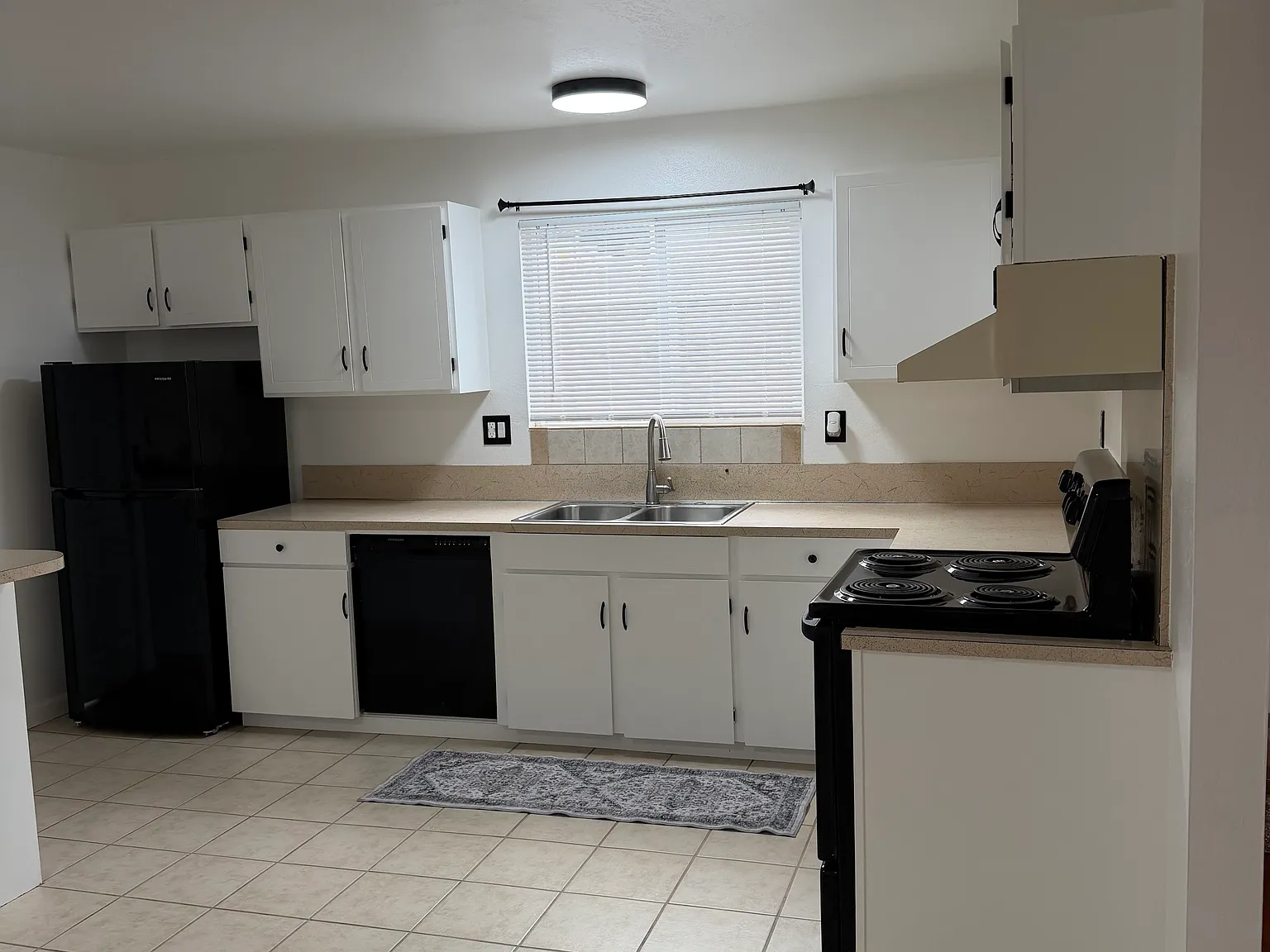 3 bed, 1500 sqft, $3,650 — Photo 2