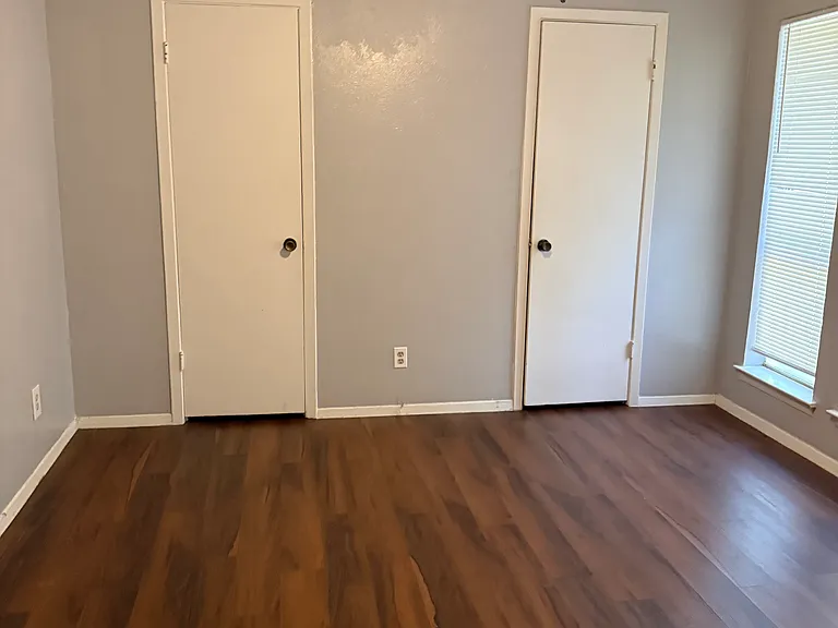 205 W Rochelle Rd — Photo 3