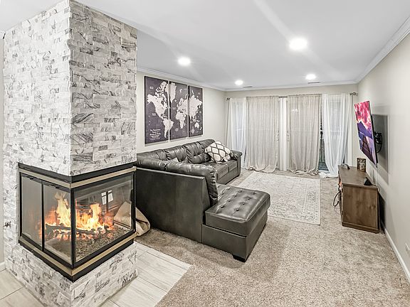 3rd image of 1075 Bedford Dr #9B