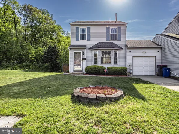 300 Cherrywood Dr, Clementon, NJ 08021