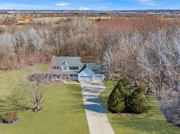 W3438 Woodside Rd, Belleville, WI 53508
