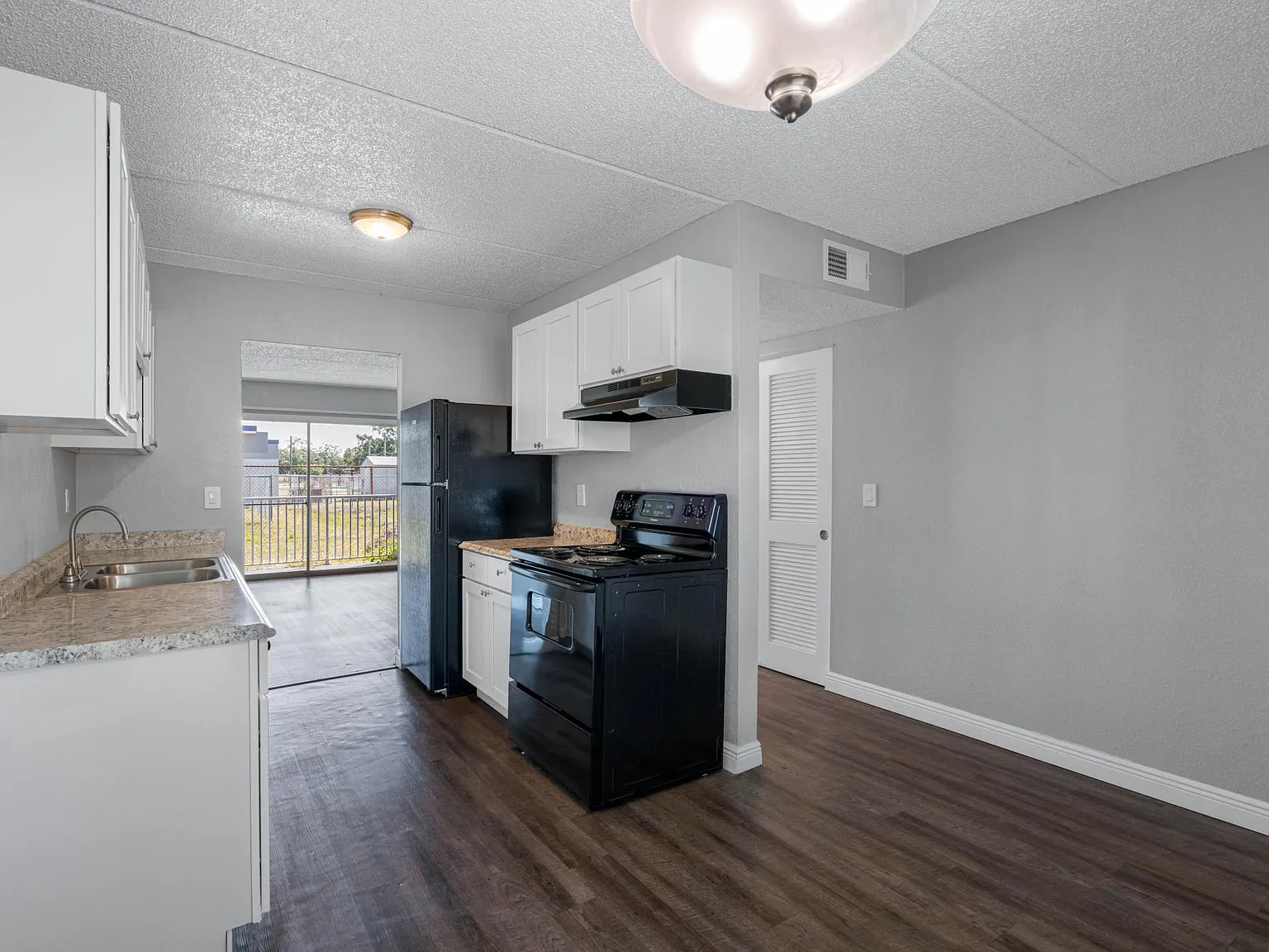 Palm Square Homes — Photo 4