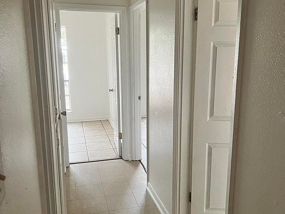 3rd image of 1905 Dartmouth Dr