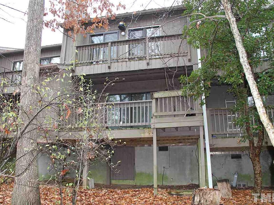 2nd image of 438 Fairoaks Cir