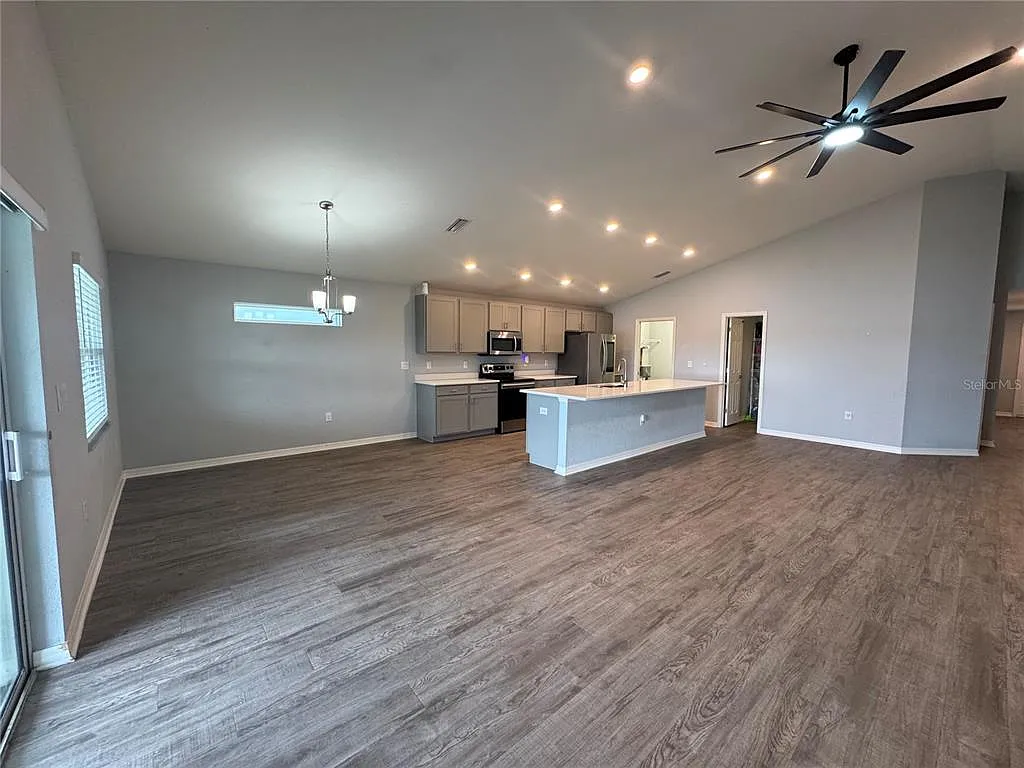 3 bed, 2.0 bath, 1997 sqft, $2,495 — Photo 4