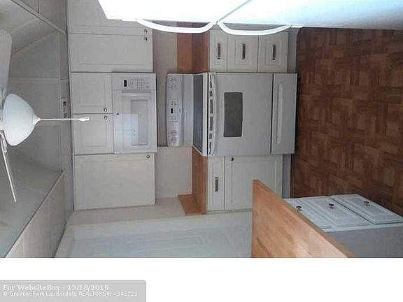 5th image of 3000 NE 48th Ct APT 404