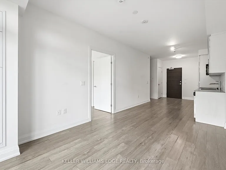 212 King William St E #418 — Photo 11