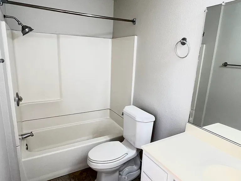 1455 Wagoner Dr #B — Photo 3
