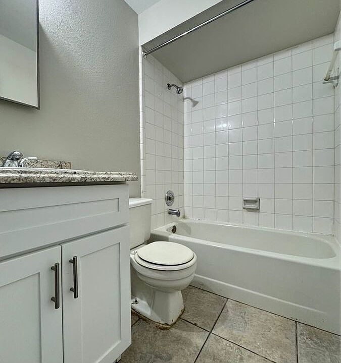 1st image of 2212 Florida Dr #4