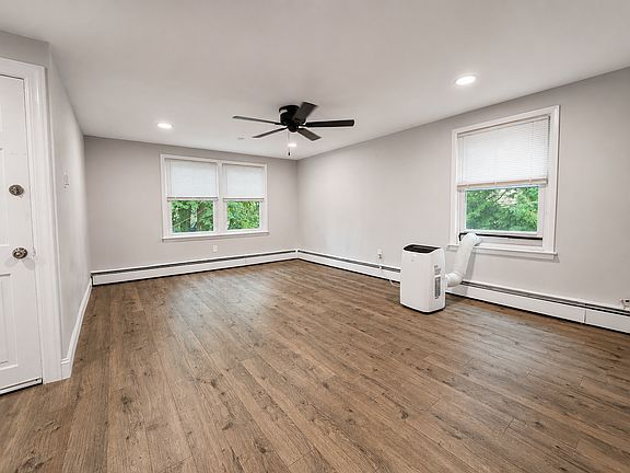 2nd image of 20 Woodlawn Ave APT B
