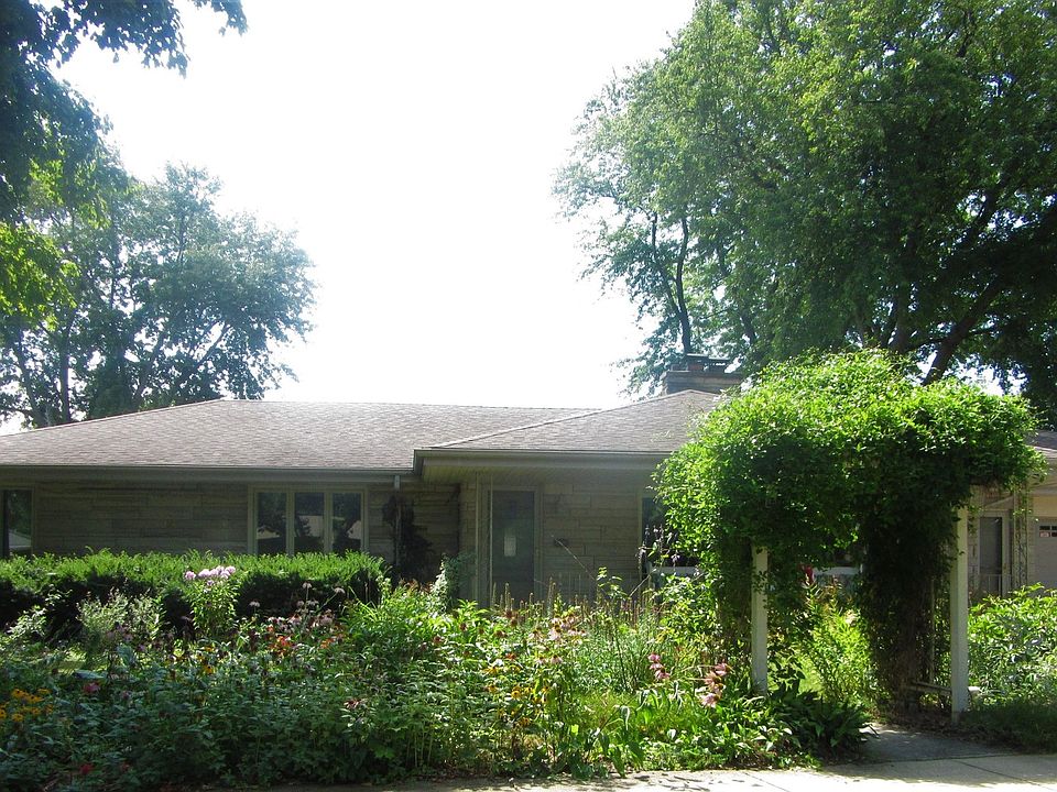 1st image of 609 Palladium Dr E