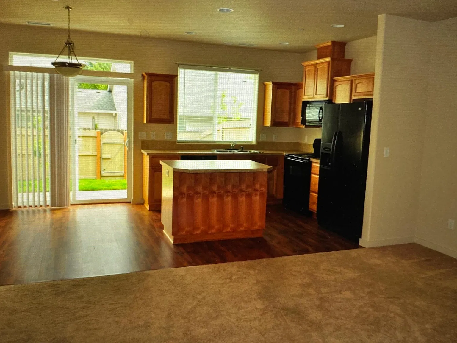 3 bed, 2.5 bath, 1442 sqft, $2,250 — Photo 2