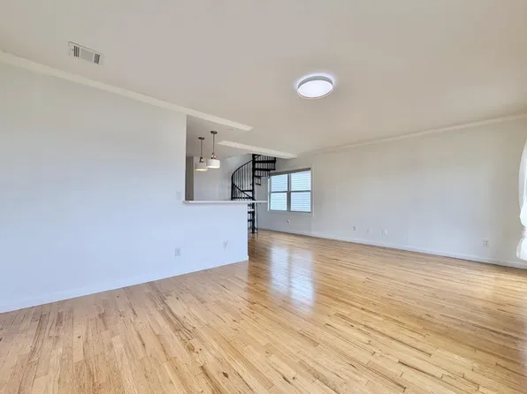 126 Ogden Avenue image 13 of 50