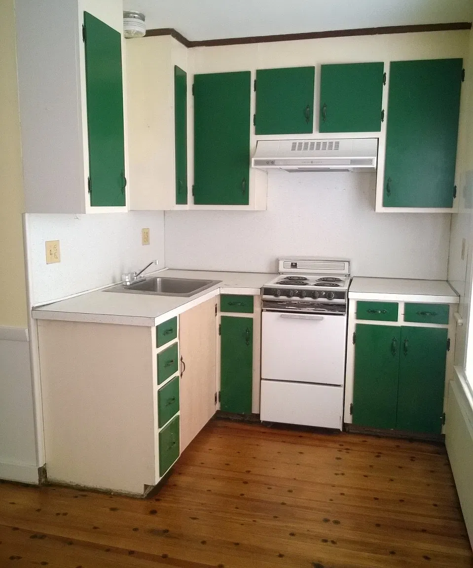 174 College St — Photo 3