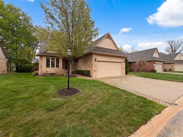 52186 Jacqueline Ct, Macomb, MI 48042