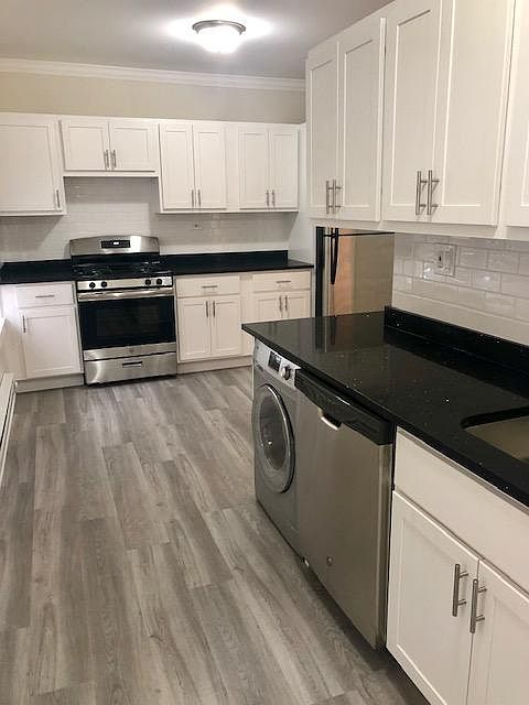 1st image of 647 W Cornelia Ave
