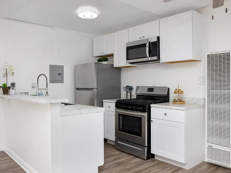 Carson Oakwood Apartments — Photo 24