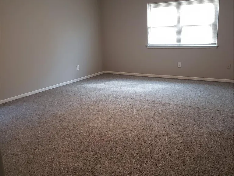8714 Warrenford Dr — Photo 13