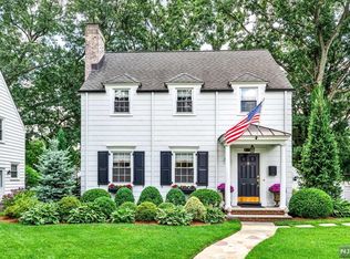 122 Dora Ave, Waldwick, NJ 07463