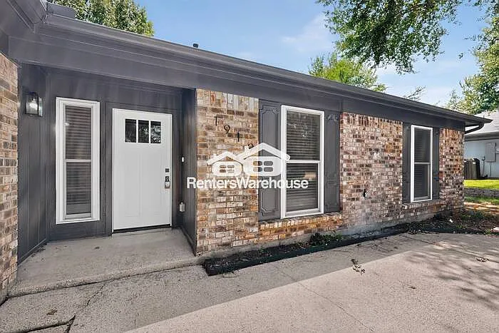 1919 Buckeye Dr — Photo 7