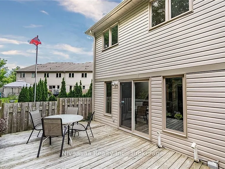 110 Activa Ave #D21 — Photo 36