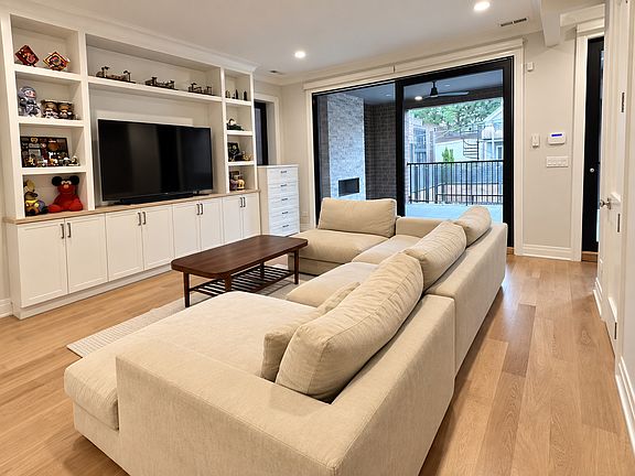 5th image of 1834 N Hudson Ave APT 2