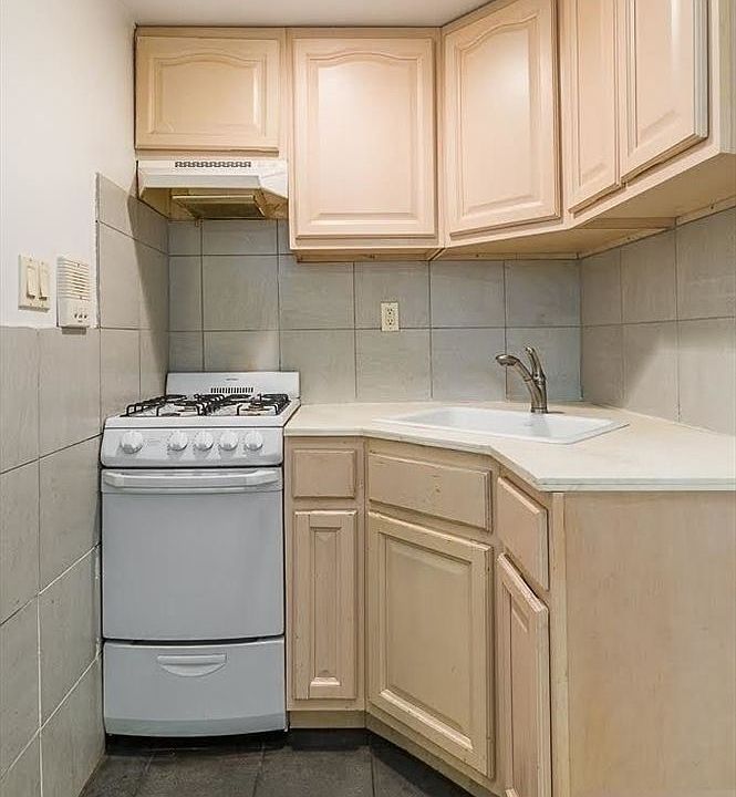 1st image of 64 S Elliott Pl APT 1B