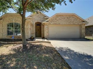 633 Babbling Brook Dr, Saginaw, TX 76179