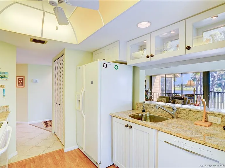 233 NE Edgewater Dr #204 — Photo 16