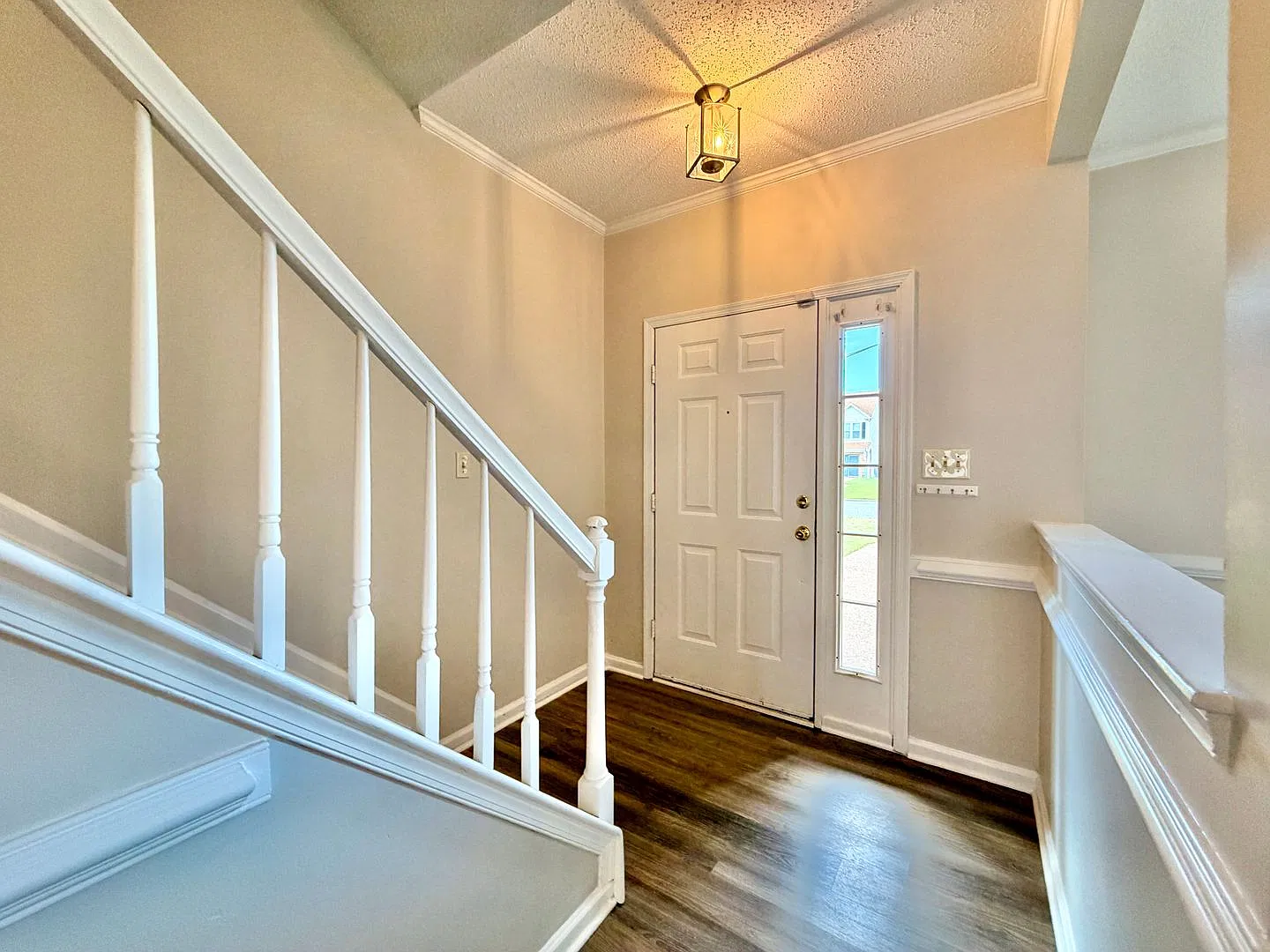 Updated & Ready 09-01-26!! 3-Bedroom End-Unit - Pet Friendly- Fenced Backyard! — Photo 2