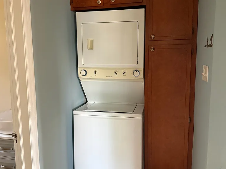 324 E Peterson Dr — Photo 30