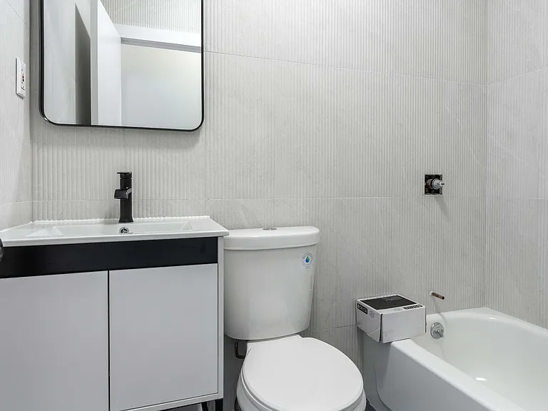 828 Halsey St #2B — Photo 12