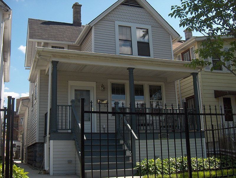 2nd image of 4241 W Addison St